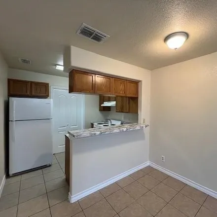 Image 5 - 3038 East Stewart Street, Laredo, TX 78043, USA - Apartment for rent