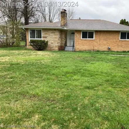 Buy this 3 bed house on 1766 Cedarwood Drive in Flushing, MI 48433