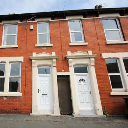 Rent this 3 bed townhouse on Tulketh Road in Preston, PR2 1AQ