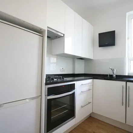 Image 3 - 38 Baron's Court Road, London, W14 9HP, United Kingdom - Apartment for rent