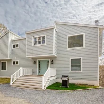 Rent this 4 bed house on 25 Wickatuck Lane in Noyack, Suffolk County