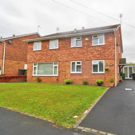 Buy this 3 bed duplex on Forester Way in Hoobrook, DY10 1NT