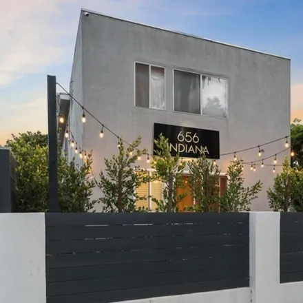 Image 1 - 656 Indiana Avenue, Los Angeles, CA 90291, USA - Townhouse for sale