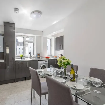 Rent this 3 bed apartment on Oxford &amp; Cambridge Mansions in 12 Transept Street, London