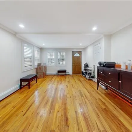 Image 3 - 118-21 203rd Street, New York, NY 11412, USA - House for sale