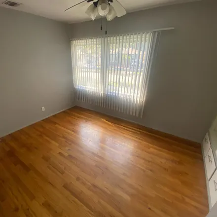 Image 5 - 5560 Candlewood Street, Lakewood, CA 90713, USA - Room for rent