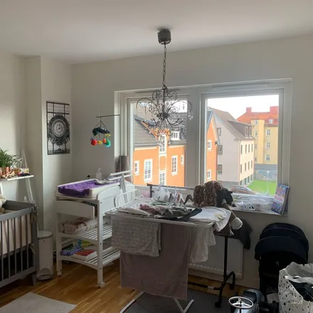Rent this 4 bed apartment on Tredje villagatan in 504 53 Borås, Sweden