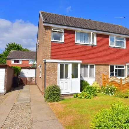 Rent this 3 bed duplex on Garsdale Road in Calcutt, HG5 0LU