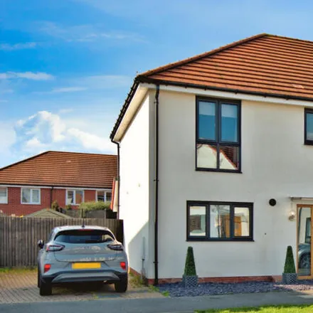 Buy this 3 bed duplex on Kirkham Road in Southend-on-Sea, SS2 6BY