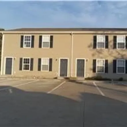 Rent this 2 bed townhouse on 819 Golf View Place in Clarksville, TN 37043