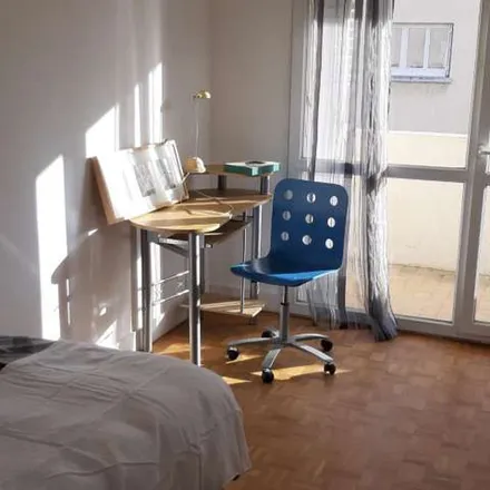 Rent this 3 bed apartment on 10 Rue de l'Égalité in 92290 Châtenay-Malabry, France