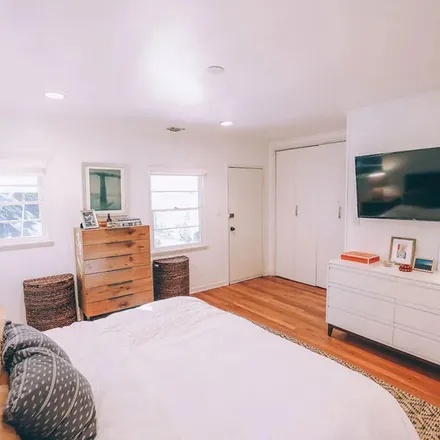 Rent this 3 bed apartment on 4147 Kraft Avenue in Los Angeles, CA 91604