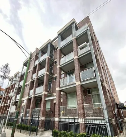 Rent this 3 bed apartment on 2452 North Clybourn Avenue in Chicago, IL 60614