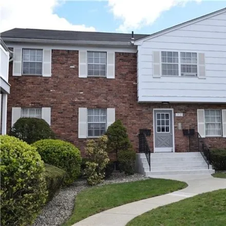 Buy this 1 bed condo on 31 Doxbury Lane in Village of Suffern, NY 10901