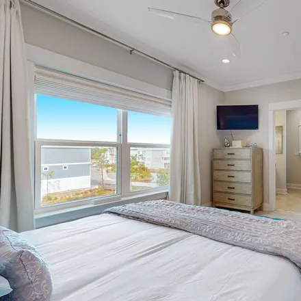 Rent this 3 bed house on Orange Beach