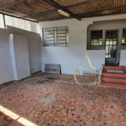 Rent this 2 bed house on Rua Oscar Soares in Centro, Nova Iguaçu - RJ