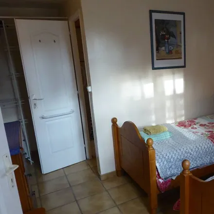 Image 5 - Allée des Cyprès, 13870 Rognonas, France - Apartment for rent