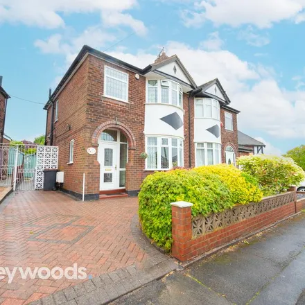 Rent this 3 bed duplex on Ashcroft Grove in Newcastle-under-Lyme, ST5 8EW