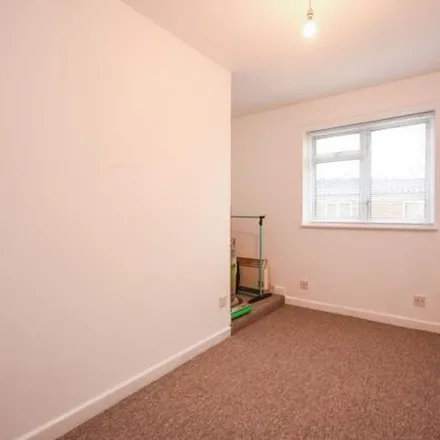 Image 5 - Southend Arterial Road, North Benfleet, SS12 9JD, United Kingdom - Apartment for rent