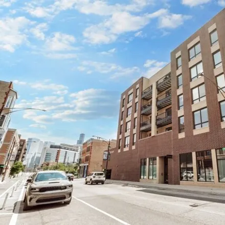 Buy this 3 bed condo on 680 N Milwaukee Ave Apt 305 in Chicago, Illinois