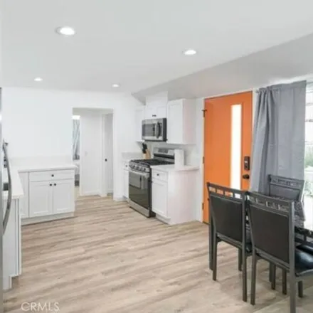 Image 3 - 226 North Hoover Street, Los Angeles, CA 90004, USA - House for sale