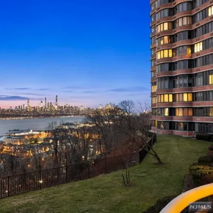 Buy this 3 bed condo on Winston Drive in Cliffside Park, NJ