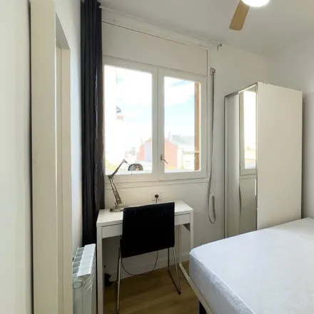 Rent this 4 bed room on Carrer del Comte d'Urgell in 60, 08001 Barcelona