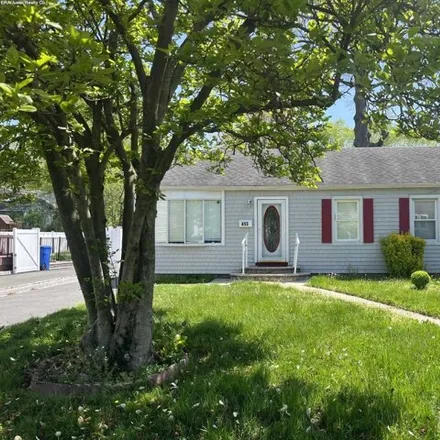 Rent this 3 bed house on 415 Riverside Avenue in Rutherford, NJ 07070