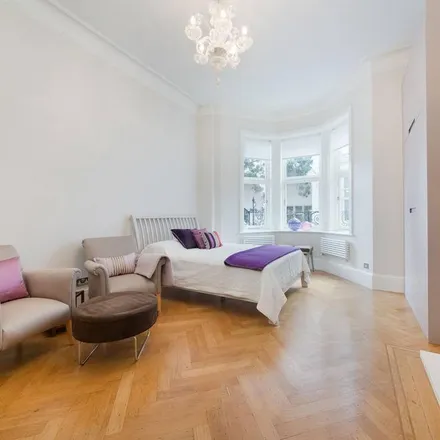 Image 3 - Cheval Phoenix House, 1 Wilbraham Place, London, SW1X 9AS, United Kingdom - Apartment for rent