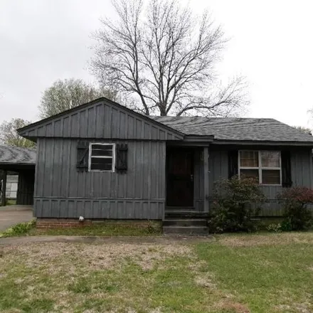 Buy this 3 bed house on 769 University Street in Cleveland, MS 38732