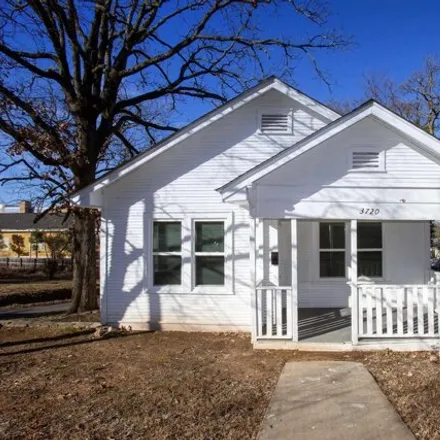 Rent this 2 bed house on 901 South Oak Street in Little Rock, AR 72204