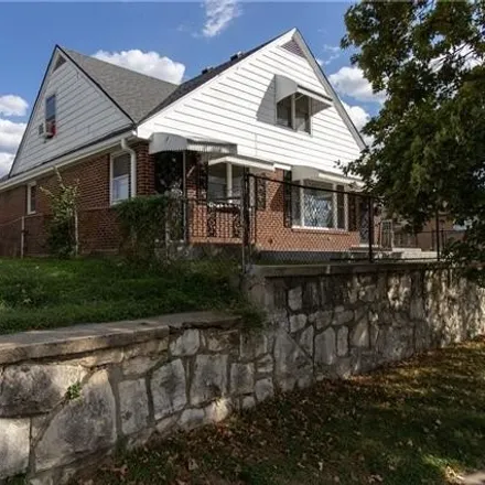 Image 2 - 423 Prospect Avenue, Kansas City, MO 64124, USA - House for sale