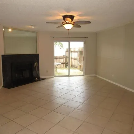 Image 8 - 9099 Governors Place Court, Ferry Pass, FL 32514, USA - House for rent