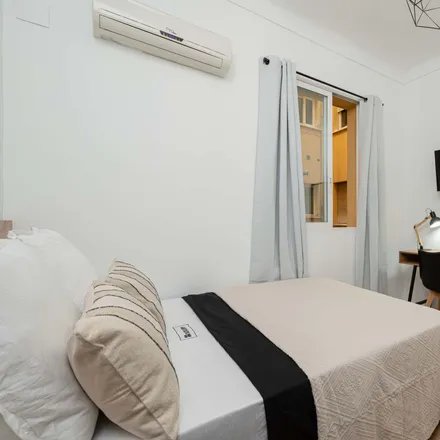 Rent this 7 bed room on Madrid in Ignacio Aldecoa, Calle de Blasco de Garay