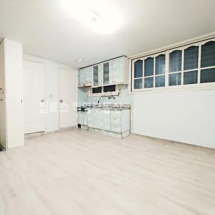 Rent this studio apartment on 서울특별시 강남구 논현동 20-5