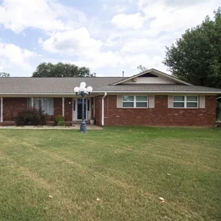 Buy this 5 bed house on 2272 Sunset Drive in Duncan, OK 73533