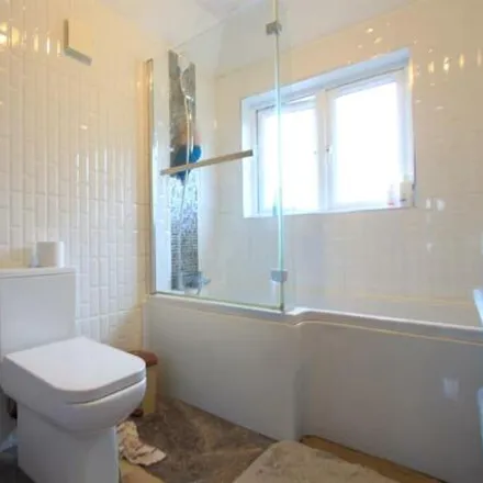 Image 7 - The Vale, London, TW5 0EH, United Kingdom - Duplex for sale