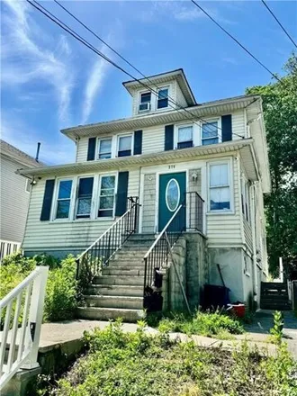 Buy this 3 bed house on 270 Gordon St in New York, 10304
