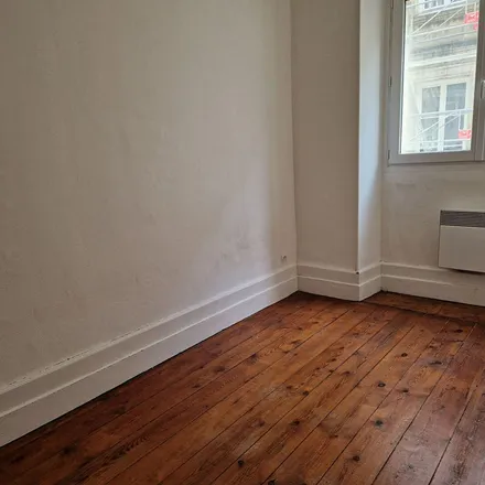 Rent this 2 bed apartment on 53 Rue Fondaudège in 33000 Bordeaux, France