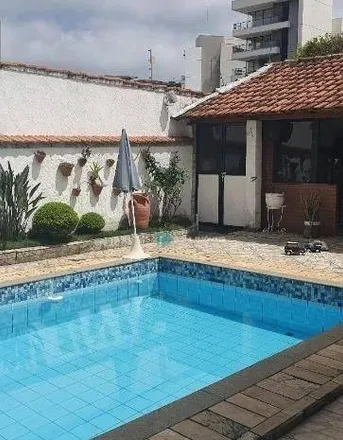 Buy this 4 bed house on Rua Antônio Augusto Teixeira in Bom Pastor, Juiz de Fora - MG