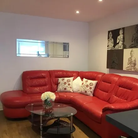 Rent this 6 bed townhouse on 261 Heeley Road in Selly Oak, B29 6EL