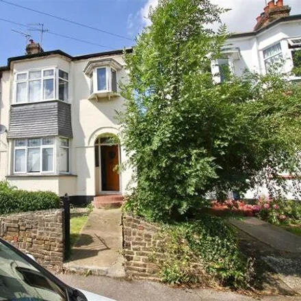 Rent this 3 bed duplex on Bonchurch Avenue in Leigh on Sea, SS9 3AR
