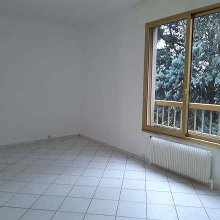 Rent this 4 bed apartment on 4 Rue des Aiguinards in 38240 Meylan, France