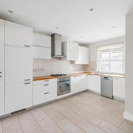 Rent this 2 bed room on Victoria Rise in London, SW4 0NW