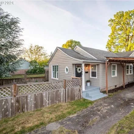 Buy this 2 bed house on 1590 West 8th Avenue in Eugene, OR 97402