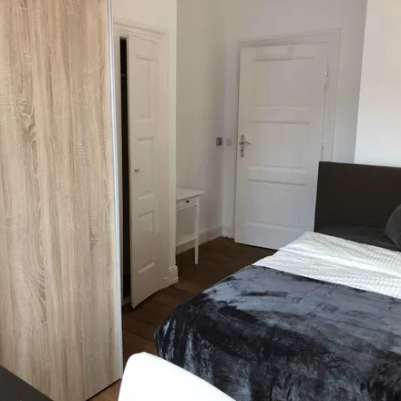 Rent this 4 bed apartment on De-Neufville-Straße 8 in 60599 Frankfurt, Germany