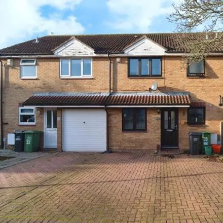 Image 1 - Pickwick Close, Basildon, SS15 5SW, United Kingdom - Townhouse for sale