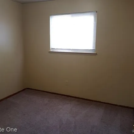 Image 5 - 5712 North Silvery Lane, Dearborn Heights, MI 48127, USA - House for rent