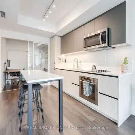 Image 9 - 180 Logan Avenue, Old Toronto, ON M4M 1J4, Canada - Apartment for rent