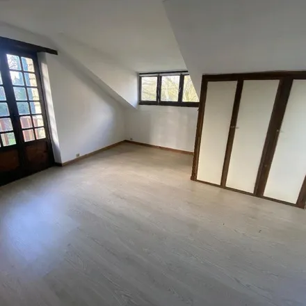 Rent this 2 bed apartment on 11 Avenue du Parc de Thelle in 60530 Le Mesnil-en-Thelle, France